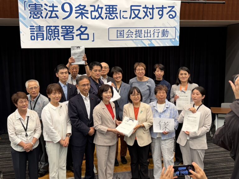7月3日　9条改憲反対署名を国会に届けました。